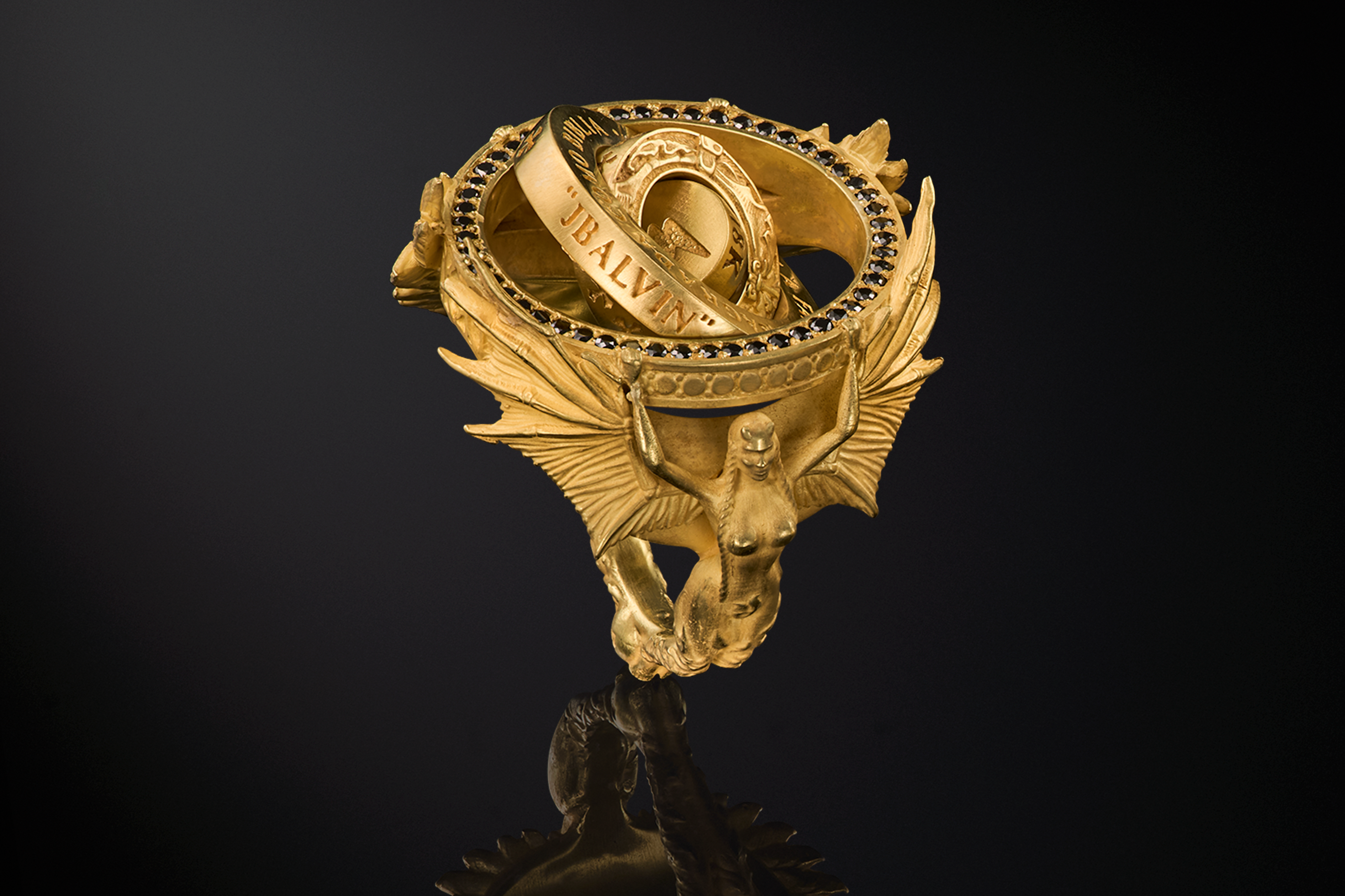 Heaven & Hell ring (I/II). Three-quarter view (Hell side) with “JBALVIN” engraving. 
